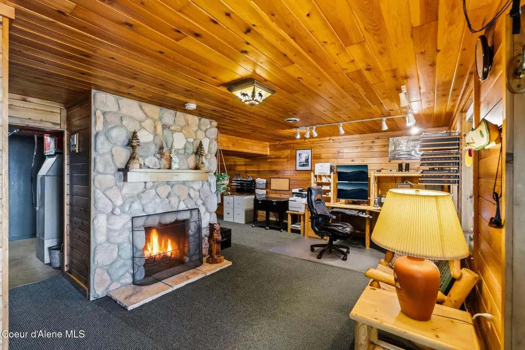 2583 Lakeshore Drive Sagle ID 83860