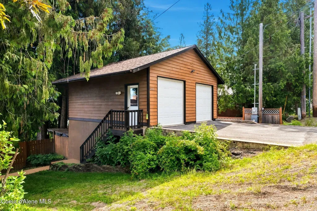 2583 Lakeshore Drive Sagle ID 83860