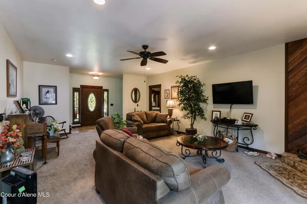 518 High Road Sandpoint ID 83864