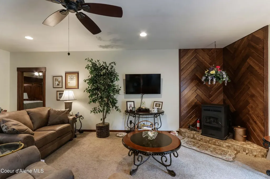 518 High Road Sandpoint ID 83864