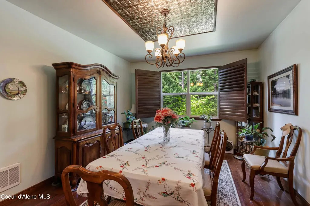 518 High Road Sandpoint ID 83864