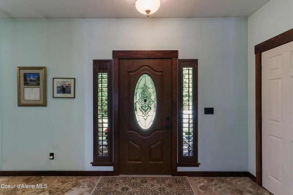 518 High Road Sandpoint ID 83864