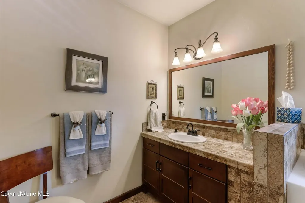518 High Road Sandpoint ID 83864