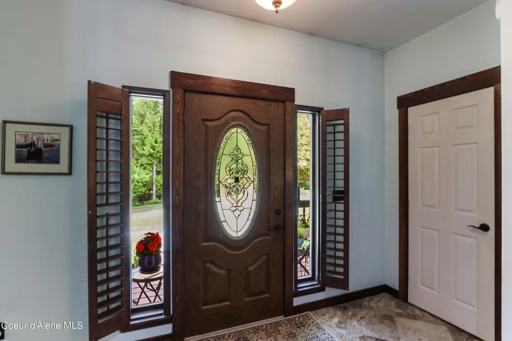 518 High Road Sandpoint ID 83864