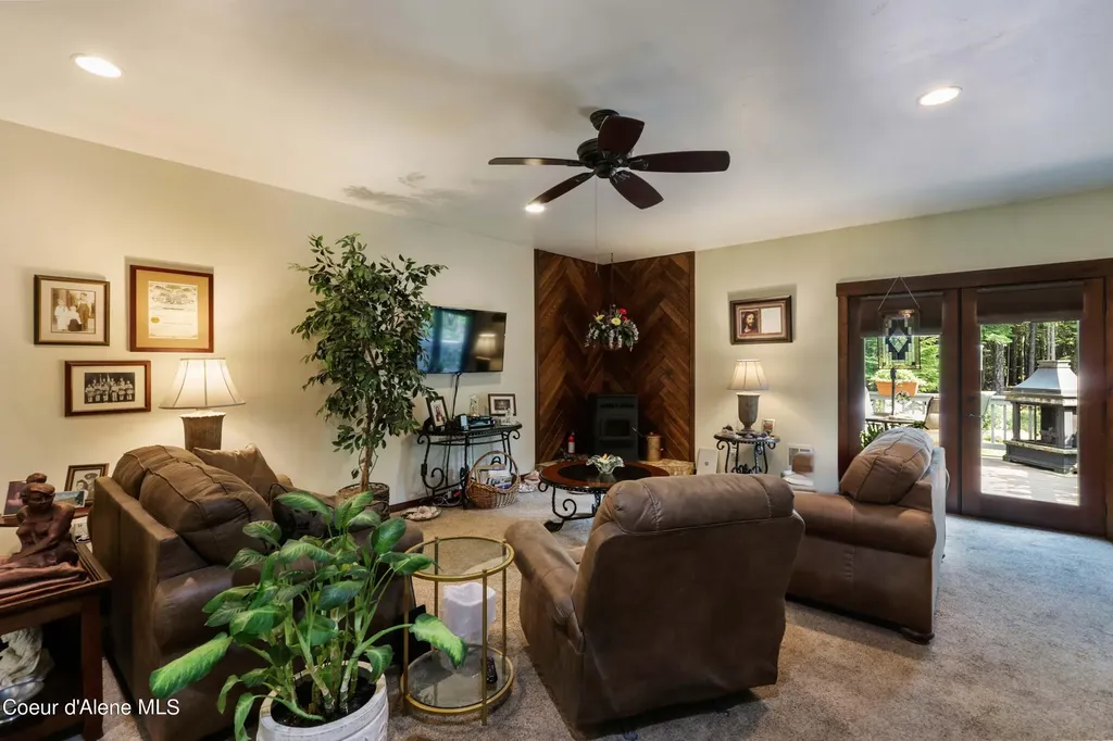 518 High Road Sandpoint ID 83864