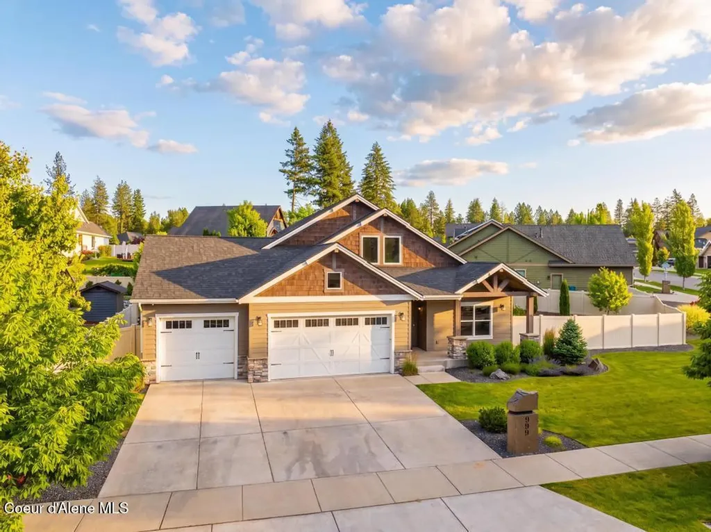 999 E Hurricane Drive Hayden ID 83835