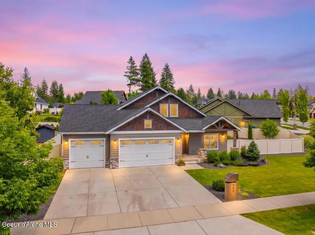 999 E Hurricane Drive Hayden ID 83835