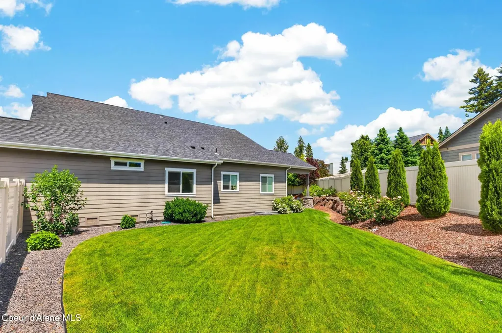 999 E Hurricane Drive Hayden ID 83835