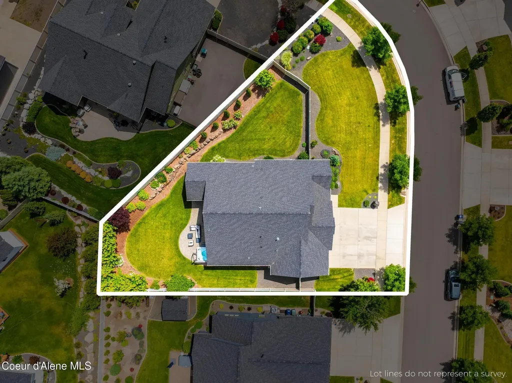 999 E Hurricane Drive Hayden ID 83835