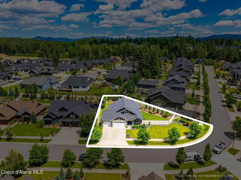 999 E Hurricane Drive Hayden ID 83835