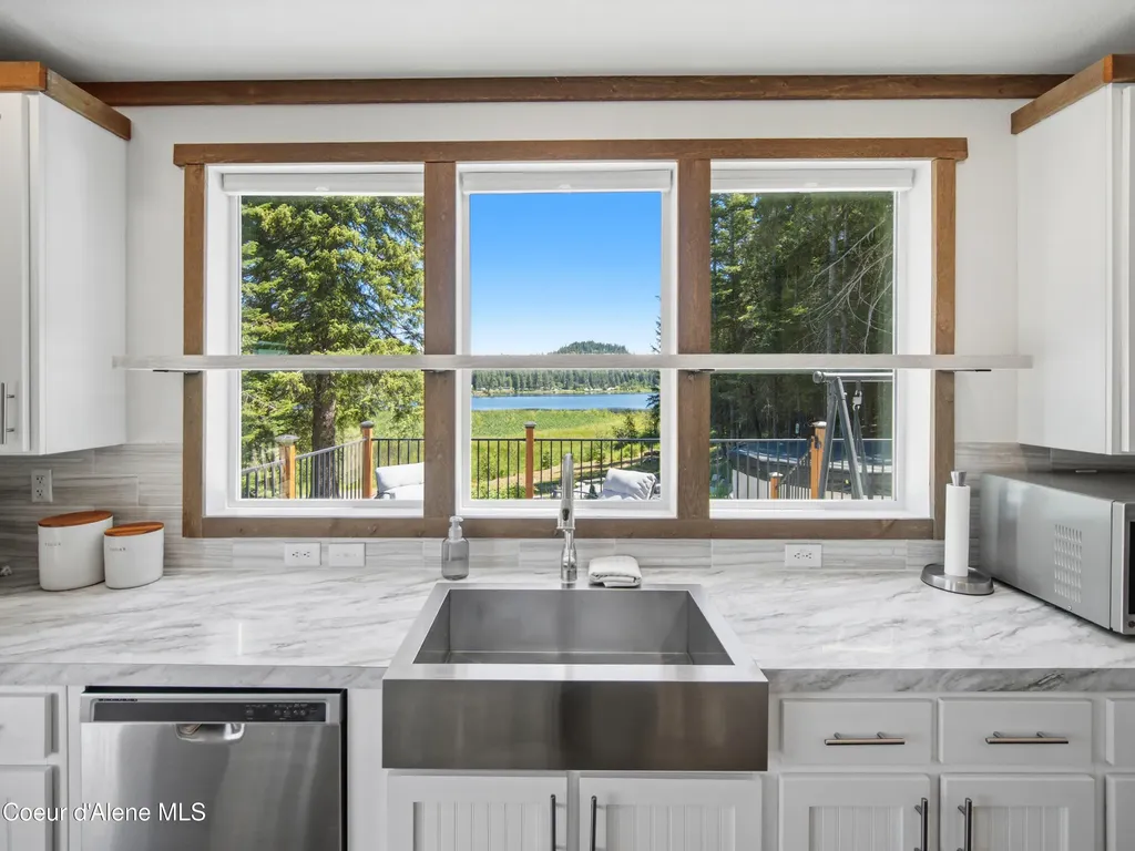 447 S Beaver Lake Road Athol ID 83801