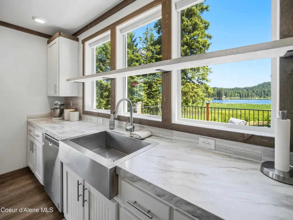 447 S Beaver Lake Road Athol ID 83801