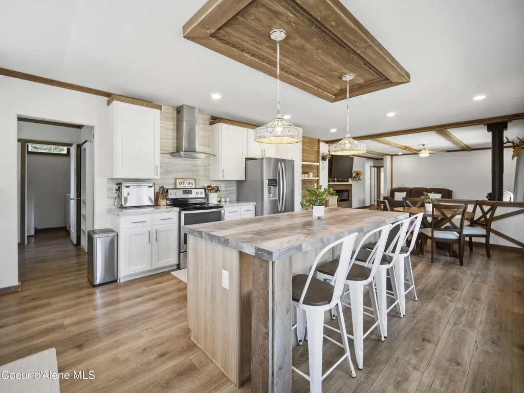 447 S Beaver Lake Road Athol ID 83801