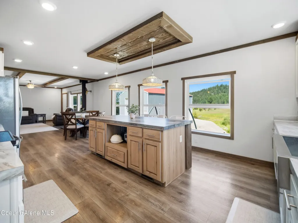 447 S Beaver Lake Road Athol ID 83801