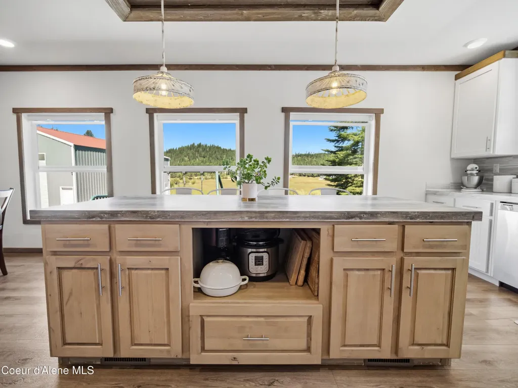 447 S Beaver Lake Road Athol ID 83801