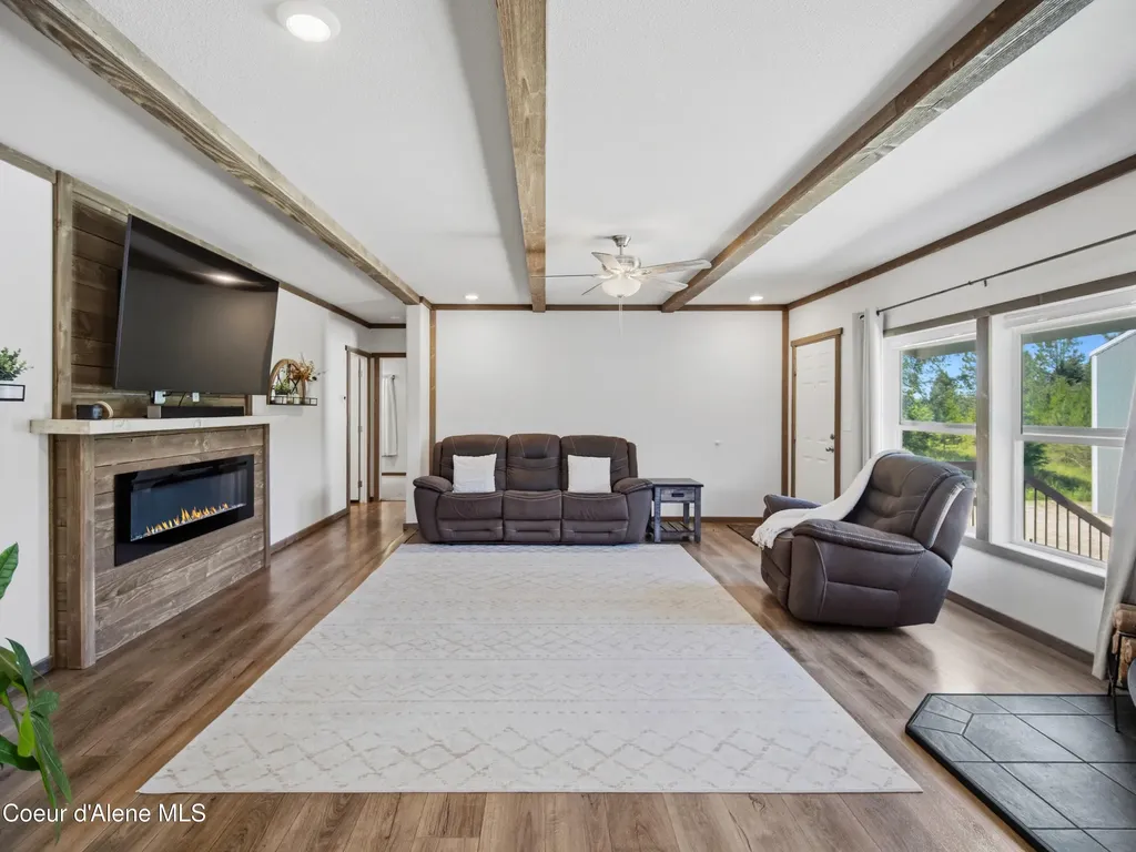 447 S Beaver Lake Road Athol ID 83801