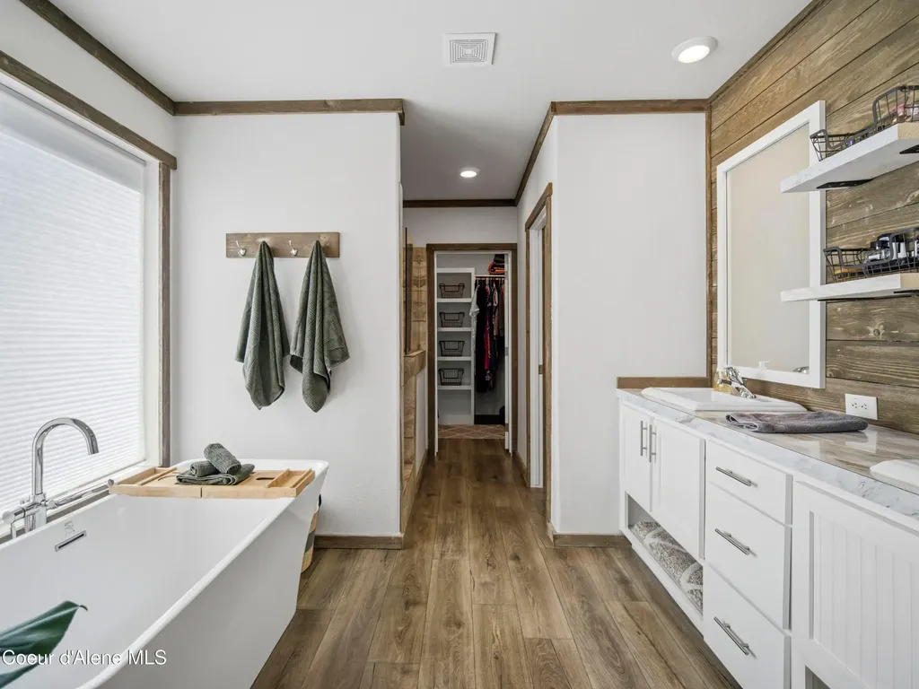 447 S Beaver Lake Road Athol ID 83801