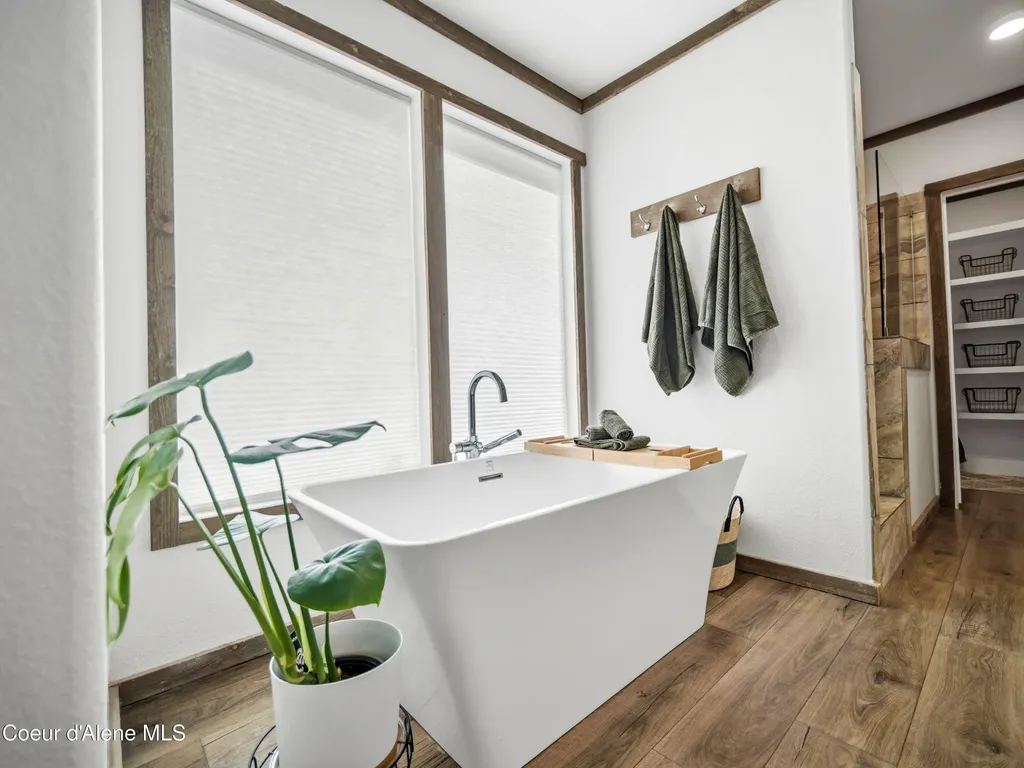 447 S Beaver Lake Road Athol ID 83801