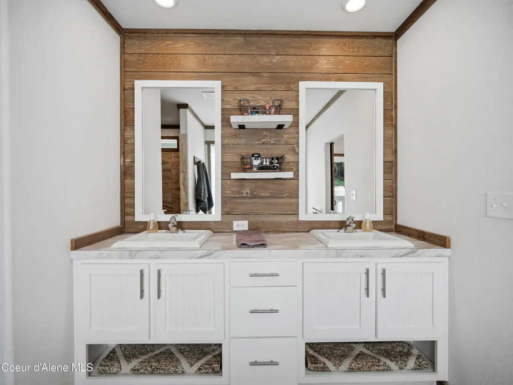 447 S Beaver Lake Road Athol ID 83801