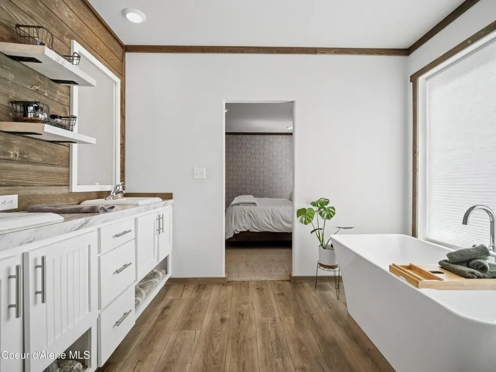 447 S Beaver Lake Road Athol ID 83801