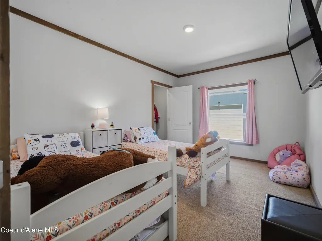 447 S Beaver Lake Road Athol ID 83801