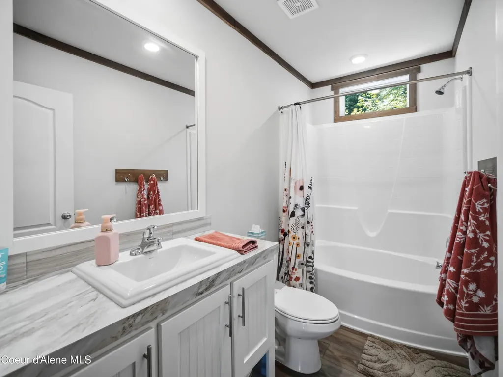 447 S Beaver Lake Road Athol ID 83801