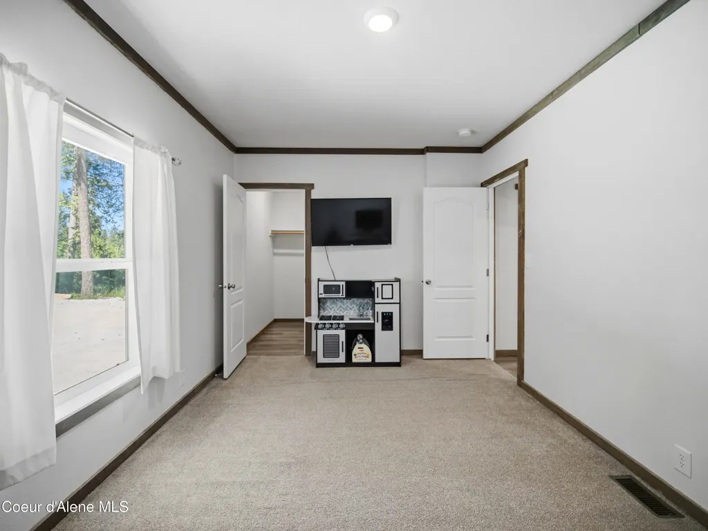 447 S Beaver Lake Road Athol ID 83801