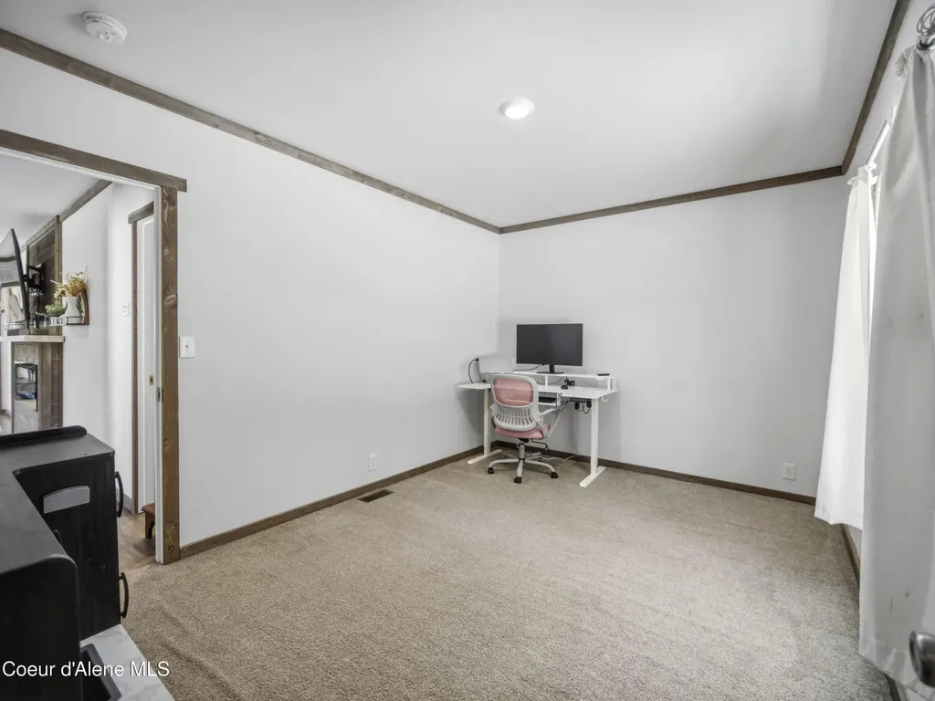 447 S Beaver Lake Road Athol ID 83801