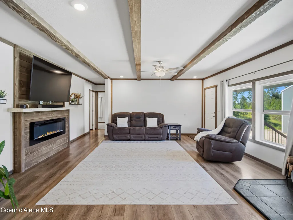 447 S Beaver Lake Road Athol ID 83801