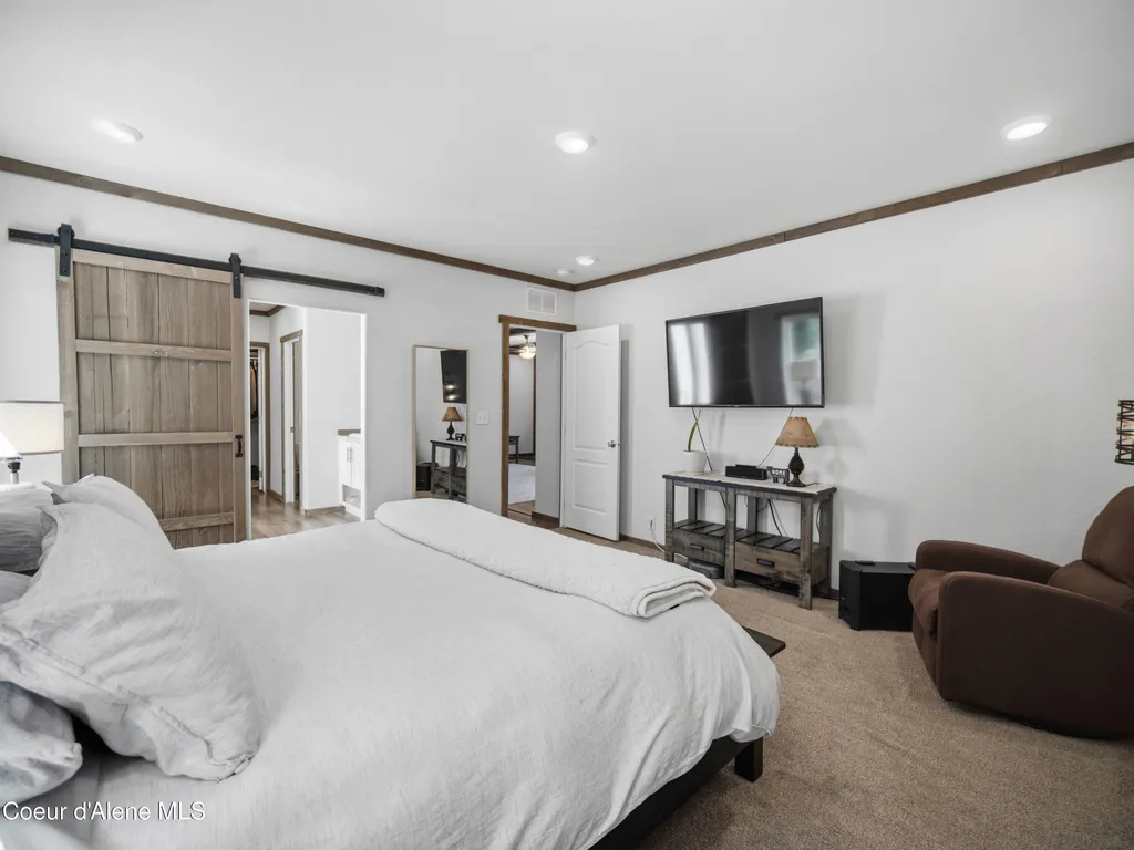 447 S Beaver Lake Road Athol ID 83801