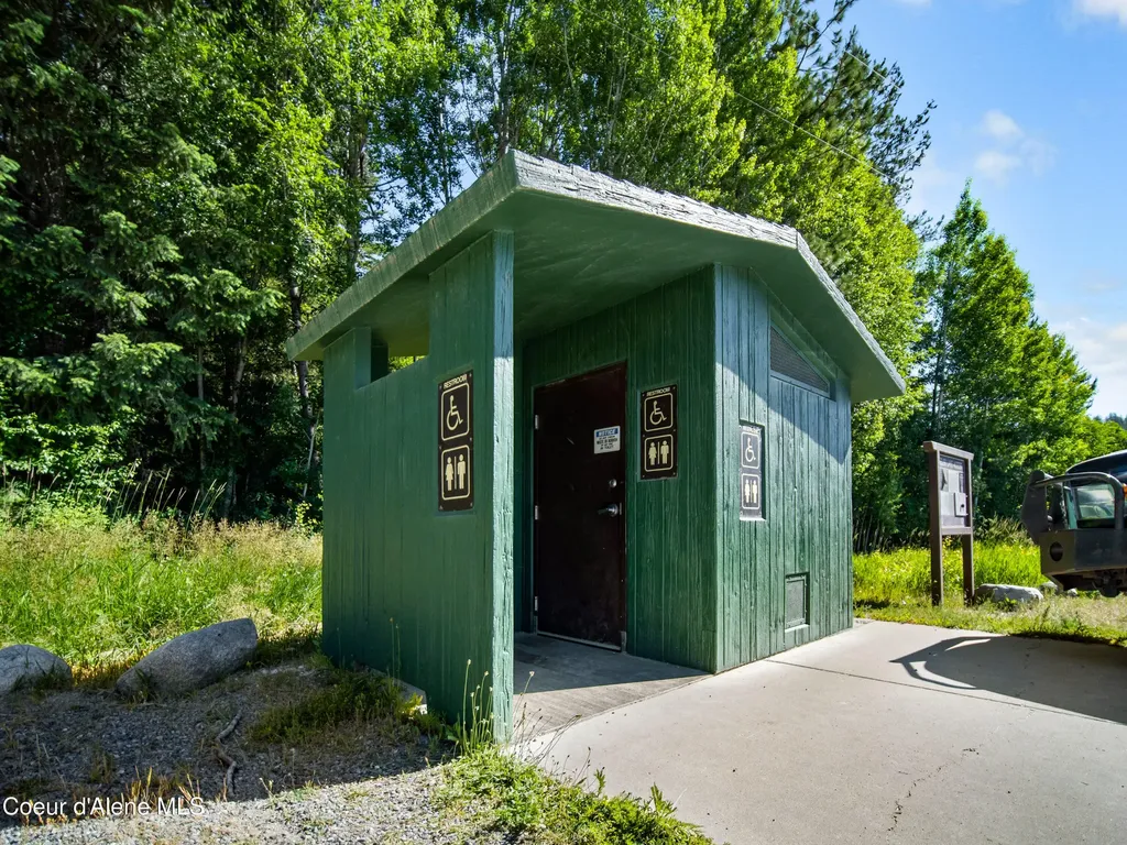 447 S Beaver Lake Road Athol ID 83801