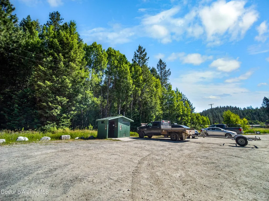 447 S Beaver Lake Road Athol ID 83801
