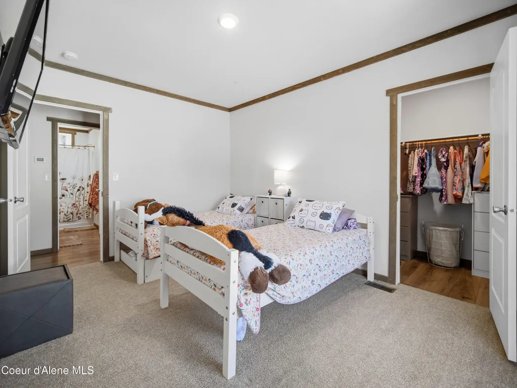 447 S Beaver Lake Road Athol ID 83801