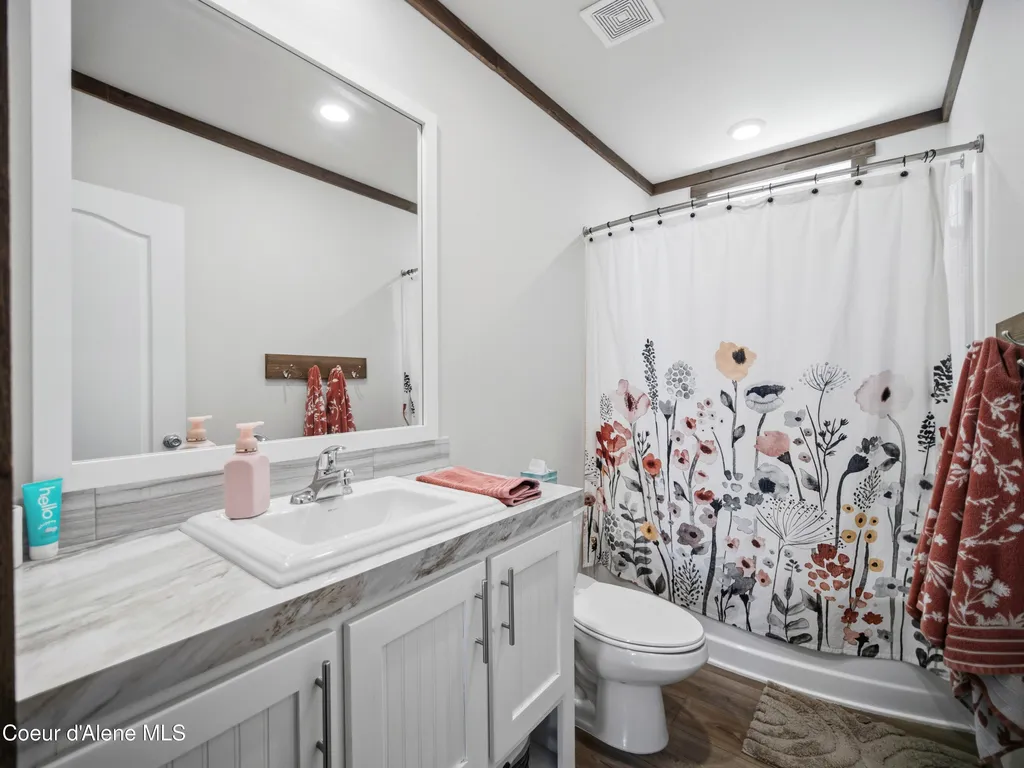 447 S Beaver Lake Road Athol ID 83801