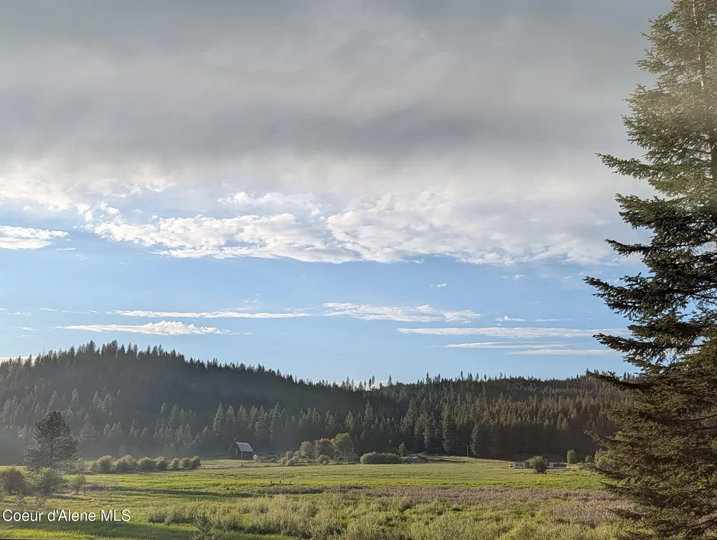 447 S Beaver Lake Road Athol ID 83801