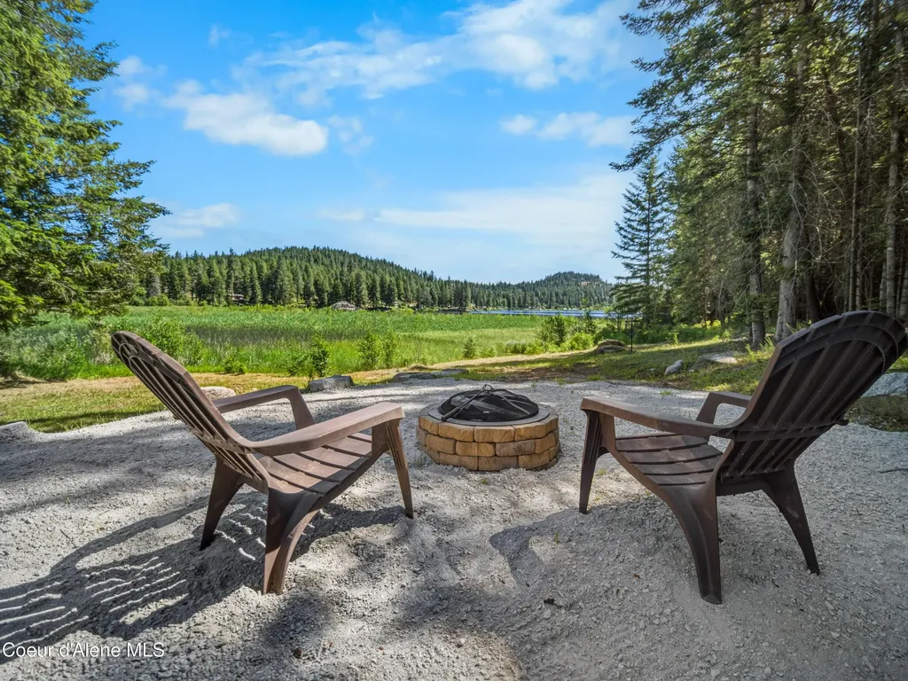447 S Beaver Lake Road Athol ID 83801
