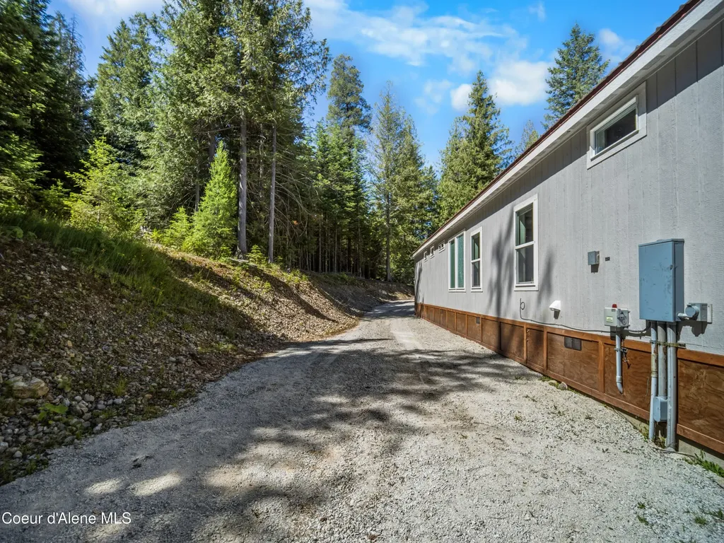 447 S Beaver Lake Road Athol ID 83801