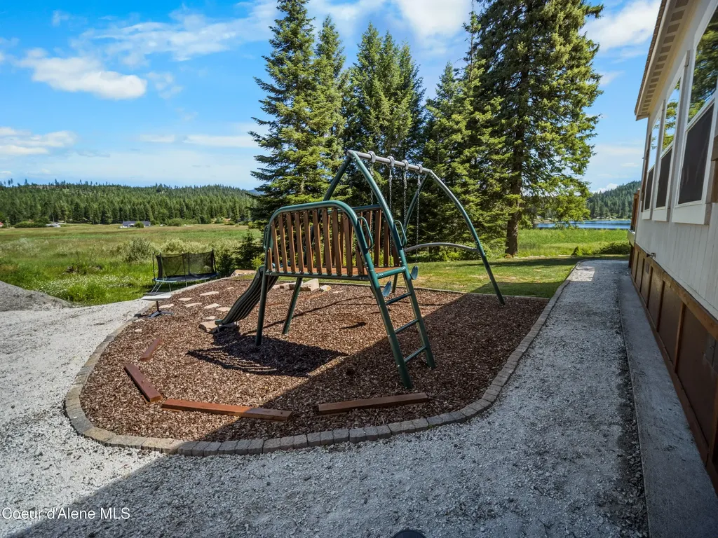 447 S Beaver Lake Road Athol ID 83801