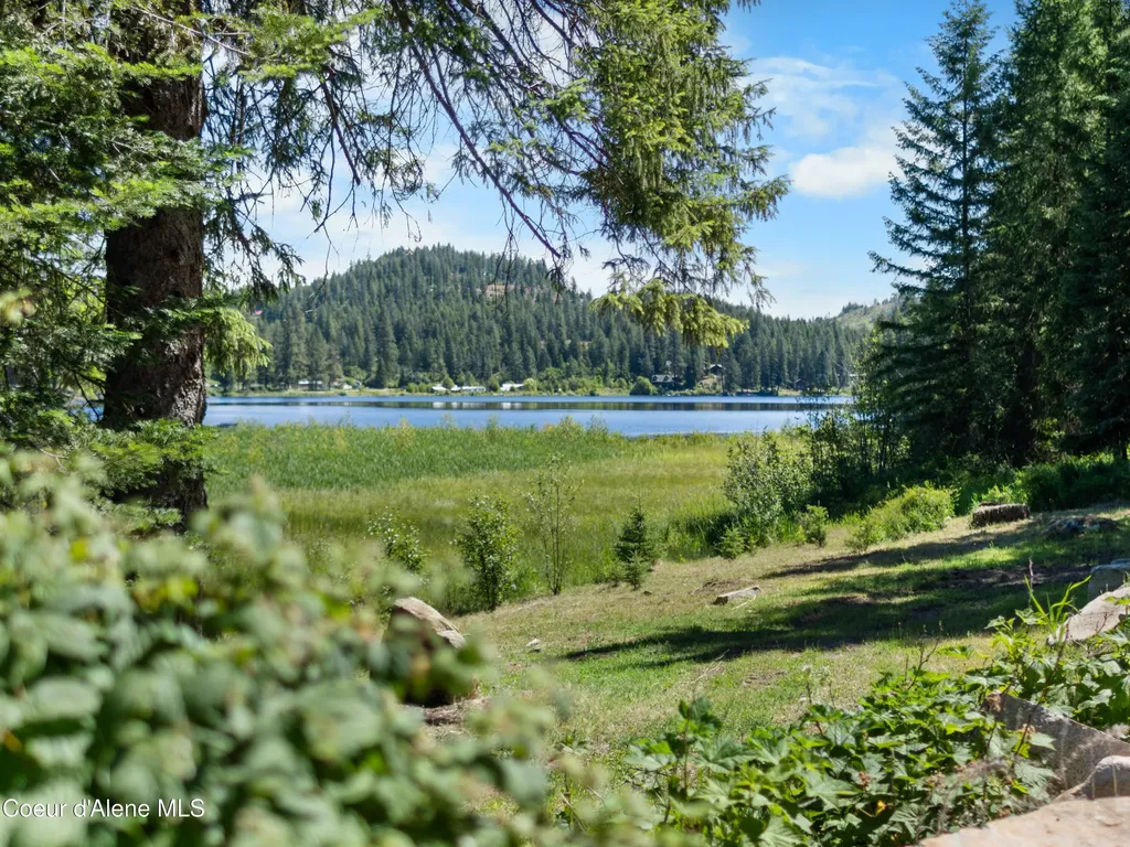 447 S Beaver Lake Road Athol ID 83801
