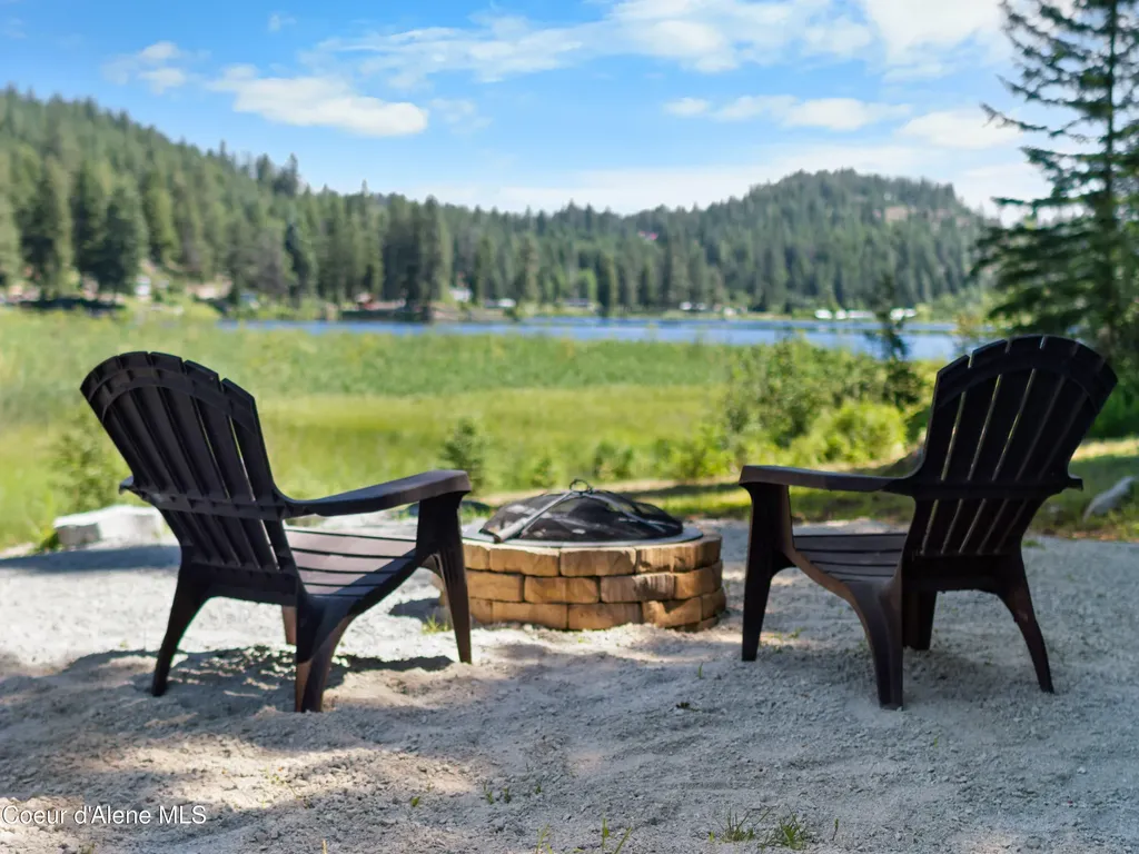 447 S Beaver Lake Road Athol ID 83801