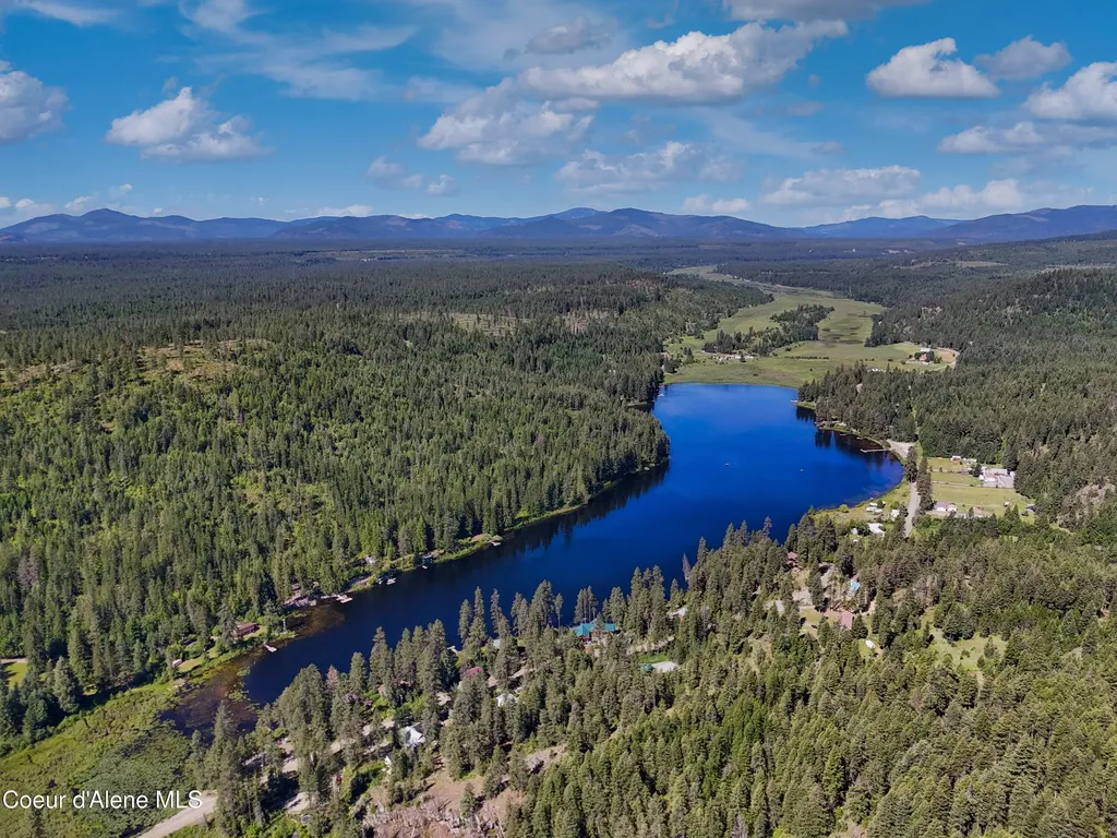 447 S Beaver Lake Road Athol ID 83801