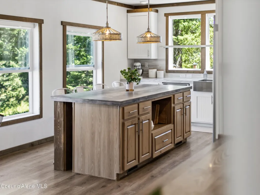 447 S Beaver Lake Road Athol ID 83801