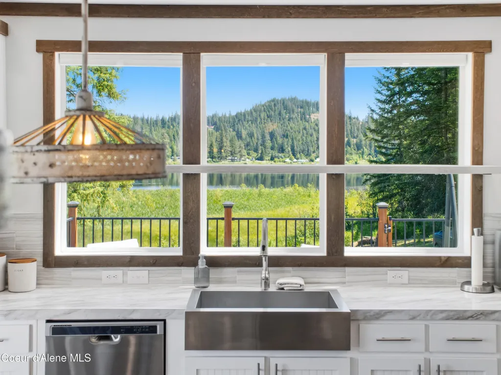 447 S Beaver Lake Road Athol ID 83801