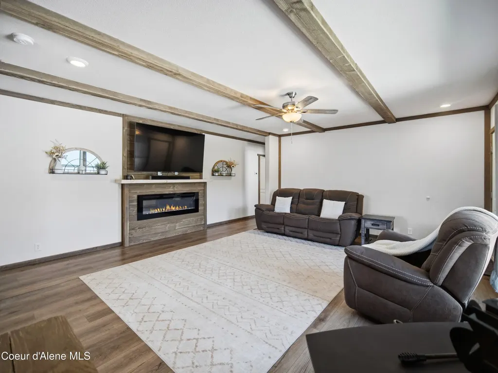 447 S Beaver Lake Road Athol ID 83801