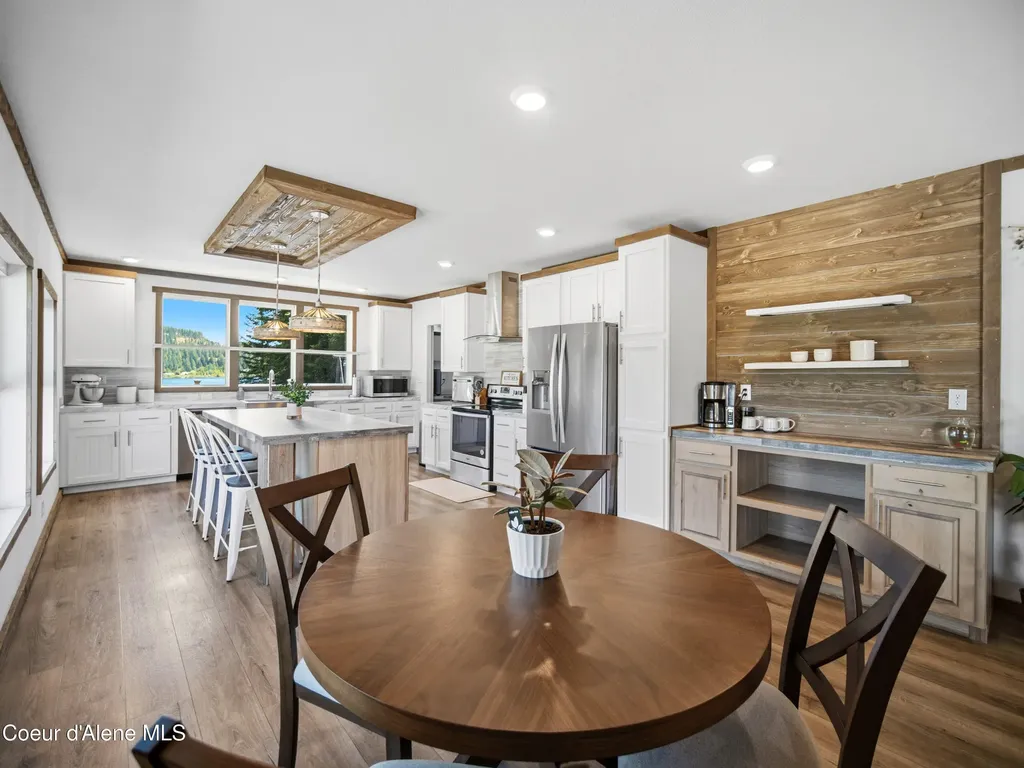 447 S Beaver Lake Road Athol ID 83801