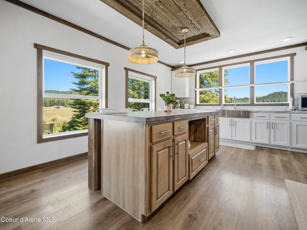447 S Beaver Lake Road Athol ID 83801