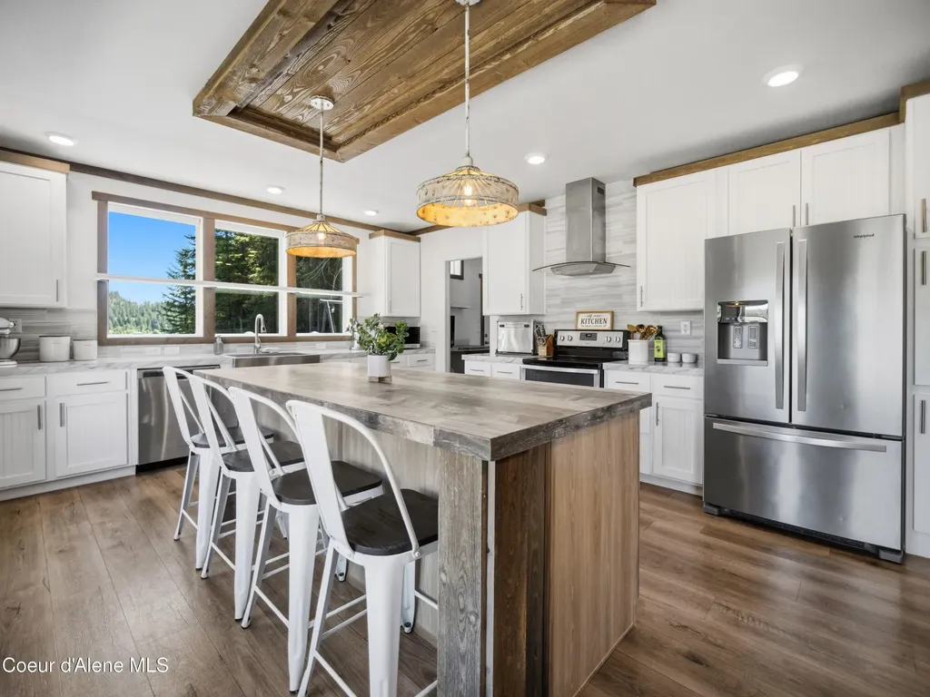 447 S Beaver Lake Road Athol ID 83801