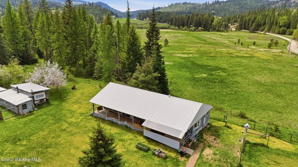 2222 Jewel Lake Road Sagle ID 83860