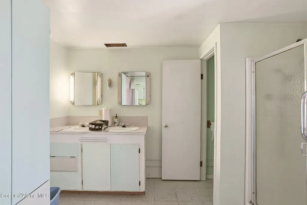2222 Jewel Lake Road Sagle ID 83860