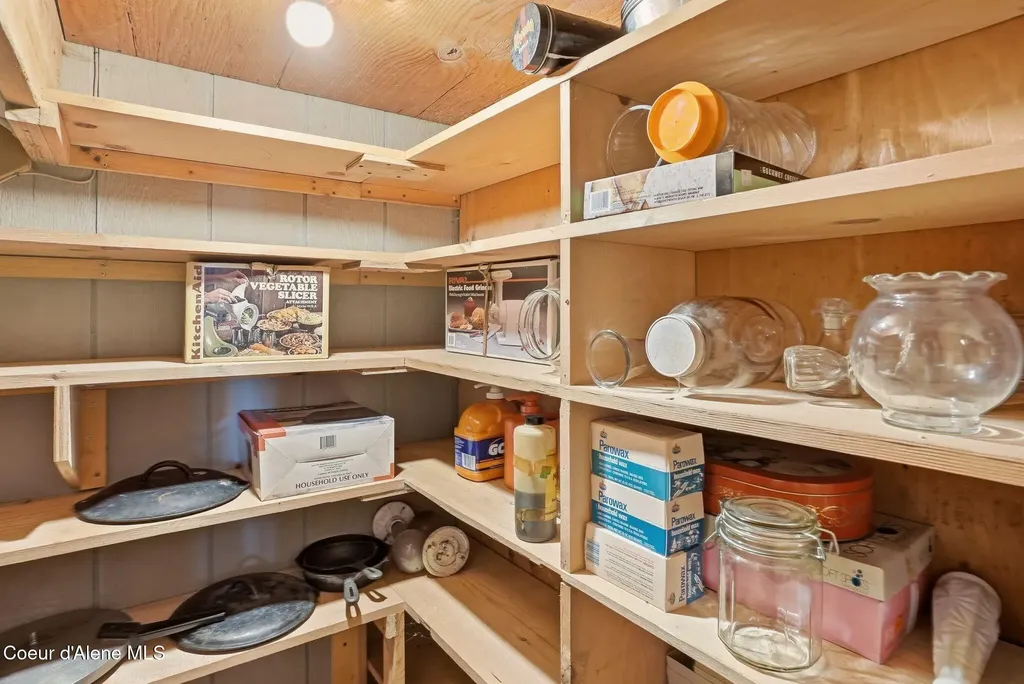 2222 Jewel Lake Road Sagle ID 83860